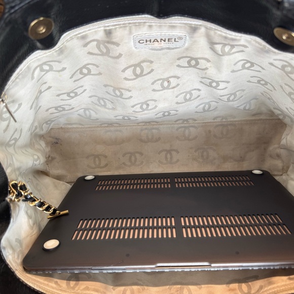 Authentic Chanel Timeless CC Travel Black Leather Women's Tote Bag. - Picture 6 of 16